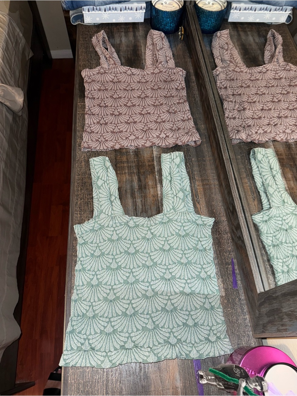 Women's Ribbed Patterned Tanks - Picture 6 of 6